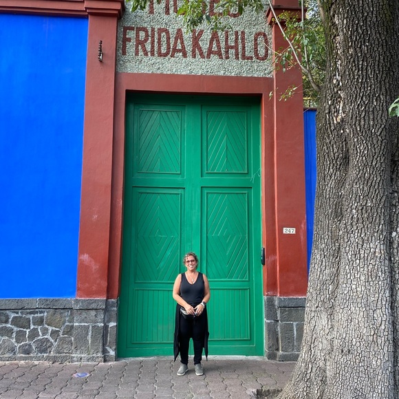 Meet your Posher, Robin - Picture 3 of 4